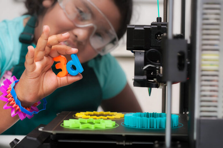 student using 3D printing image